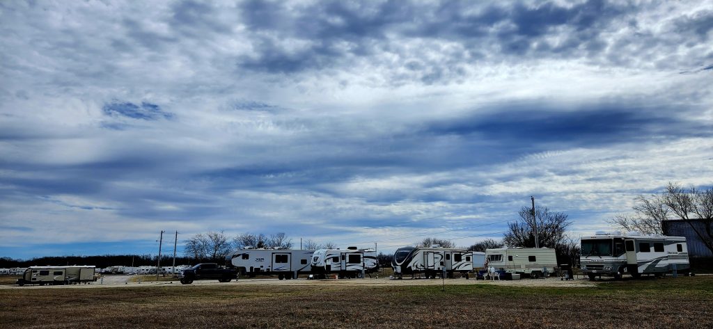 Best RV Parks Near Shawnee with Full Hookup